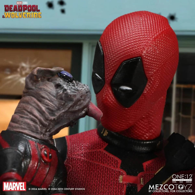 Deadpool Deluxe Edition One:12 Collective Mezco Toyz Action Figure, Dogpool licking Deadpool's face