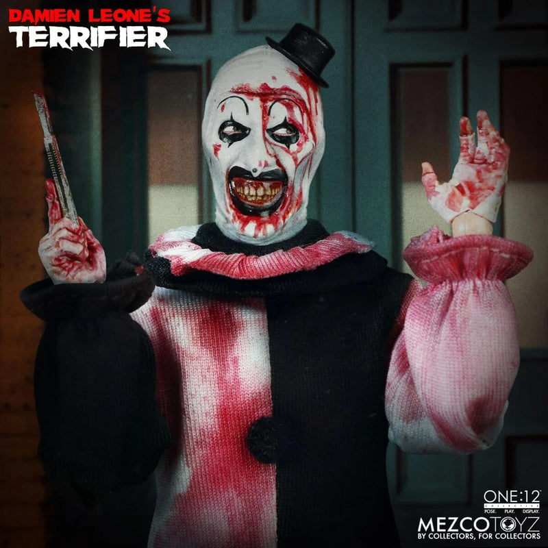 Terrifier Art the Clown Deluxe One:12 Collective Action Figure - Mezco Toyz, figure holding scalpel