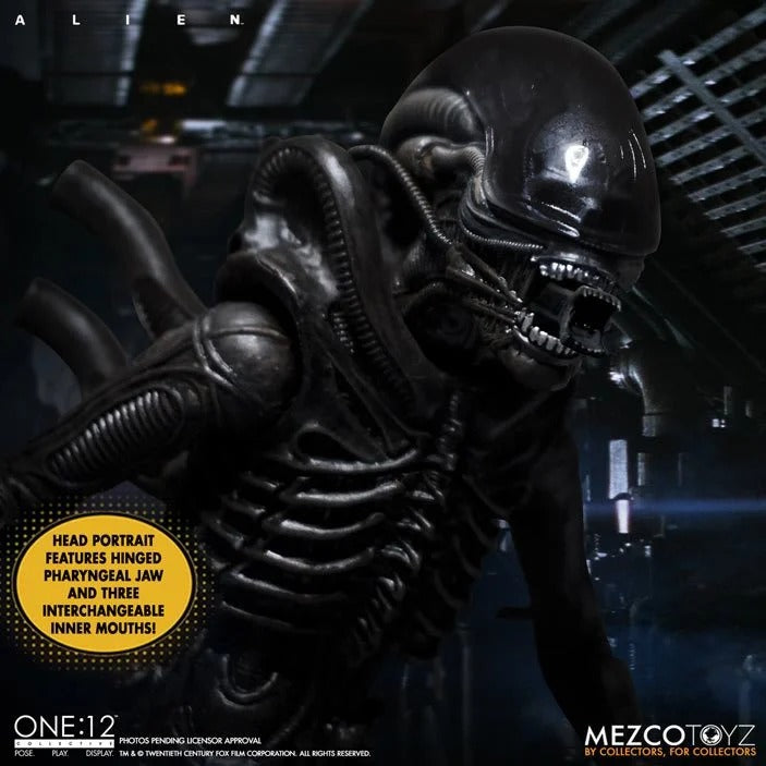 Mezco Toyz Alien Xenomorph One:12 Collective 7 Inch Action Figure, closeup of alien's face