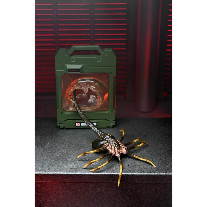 Alien: Romulus - NECA Accessory Set, facehugger coming from case