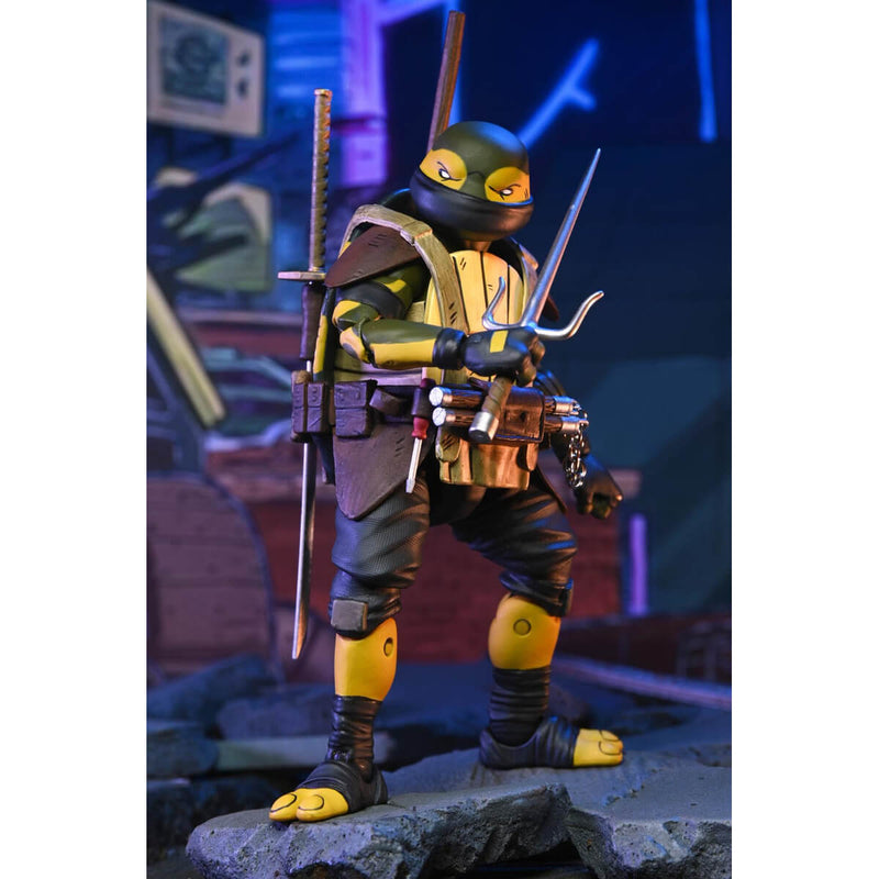 Yi Action figure of a character from a popular franchise in a dynamic pose with weapons.