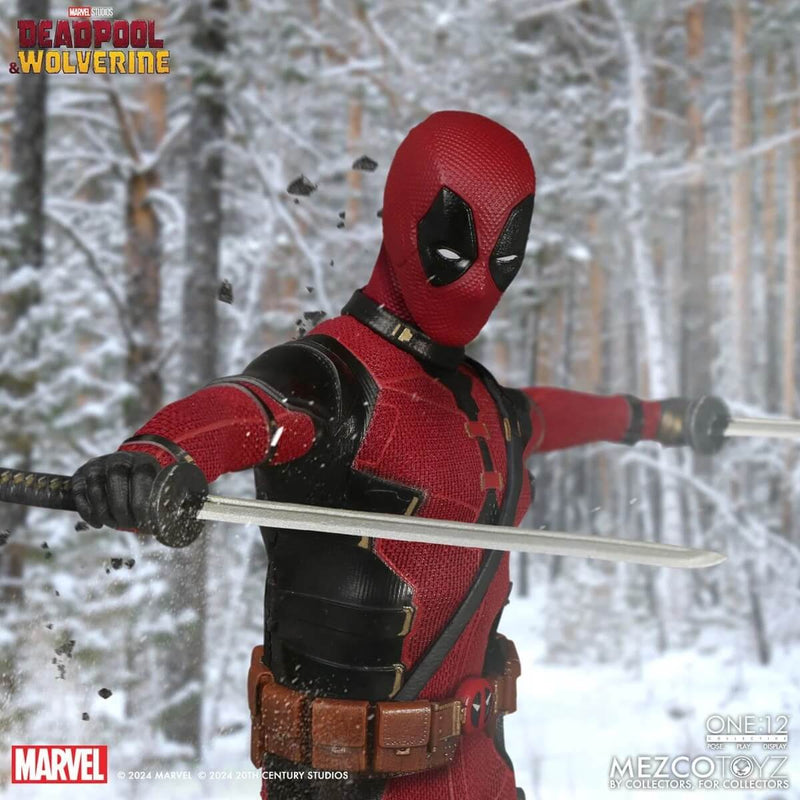 Deadpool Deluxe Edition One:12 Collective Mezco Toyz Action Figure, holding out swords