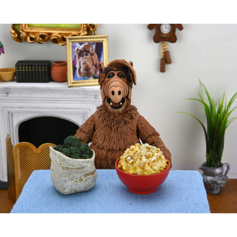 NECA Ultimate Alf 7″ Scale Action Figure with popcorn and broccoli