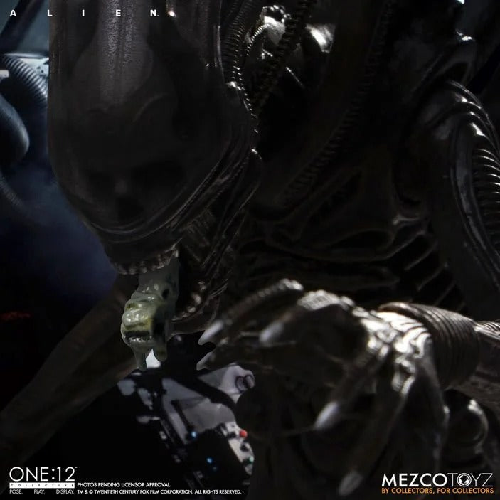 Mezco Toyz Alien Xenomorph One:12 Collective 7 Inch Action Figure Inner mouth detail 2