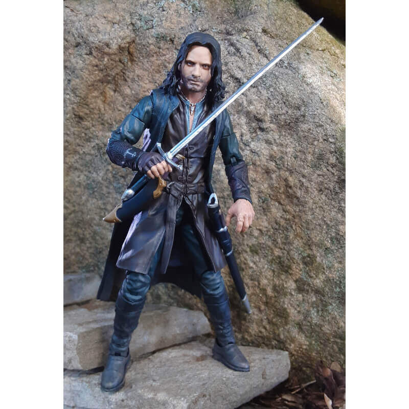 Diamond Select Lord of the Rings Deluxe Action Figure, Aragorn