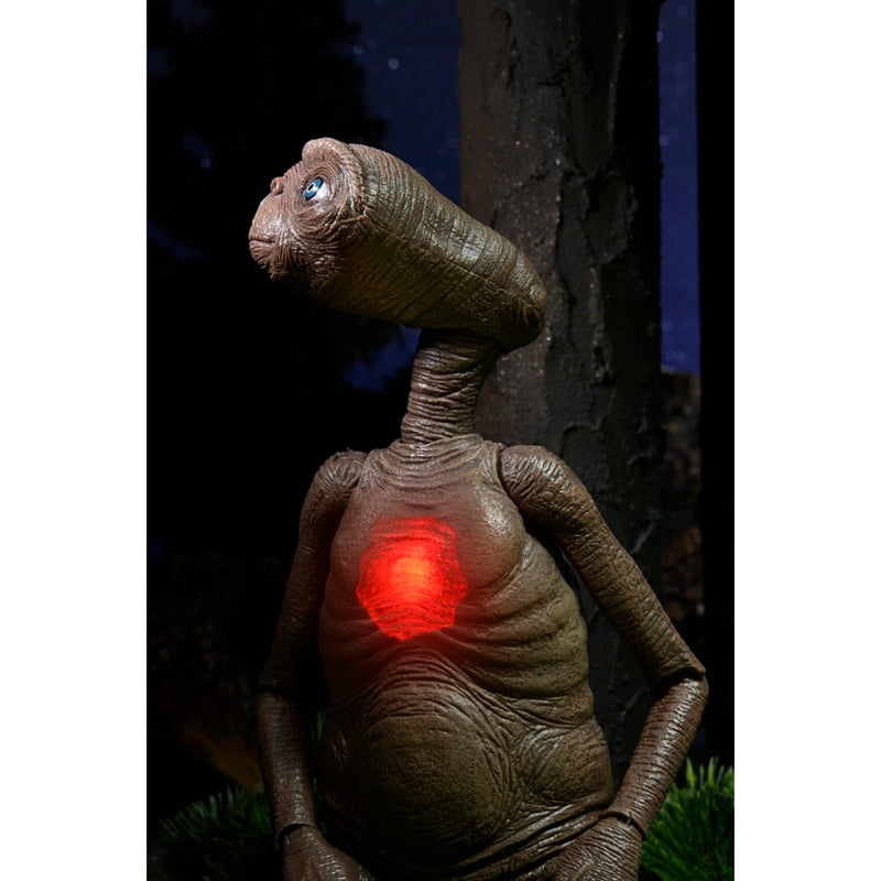 NECA 40th Anniversary Deluxe Ultimate E.T. with LED Chest 7″ Scale Action Figure profile