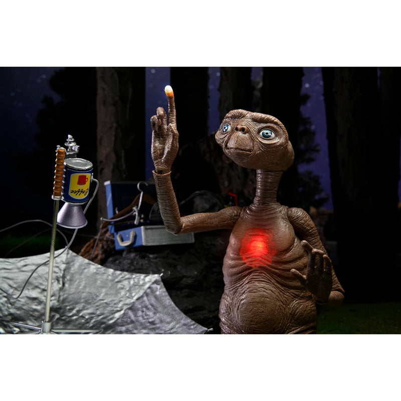 NECA 40th Anniversary Deluxe Ultimate E.T. with LED Chest 7″ Scale Action Figure pointing up