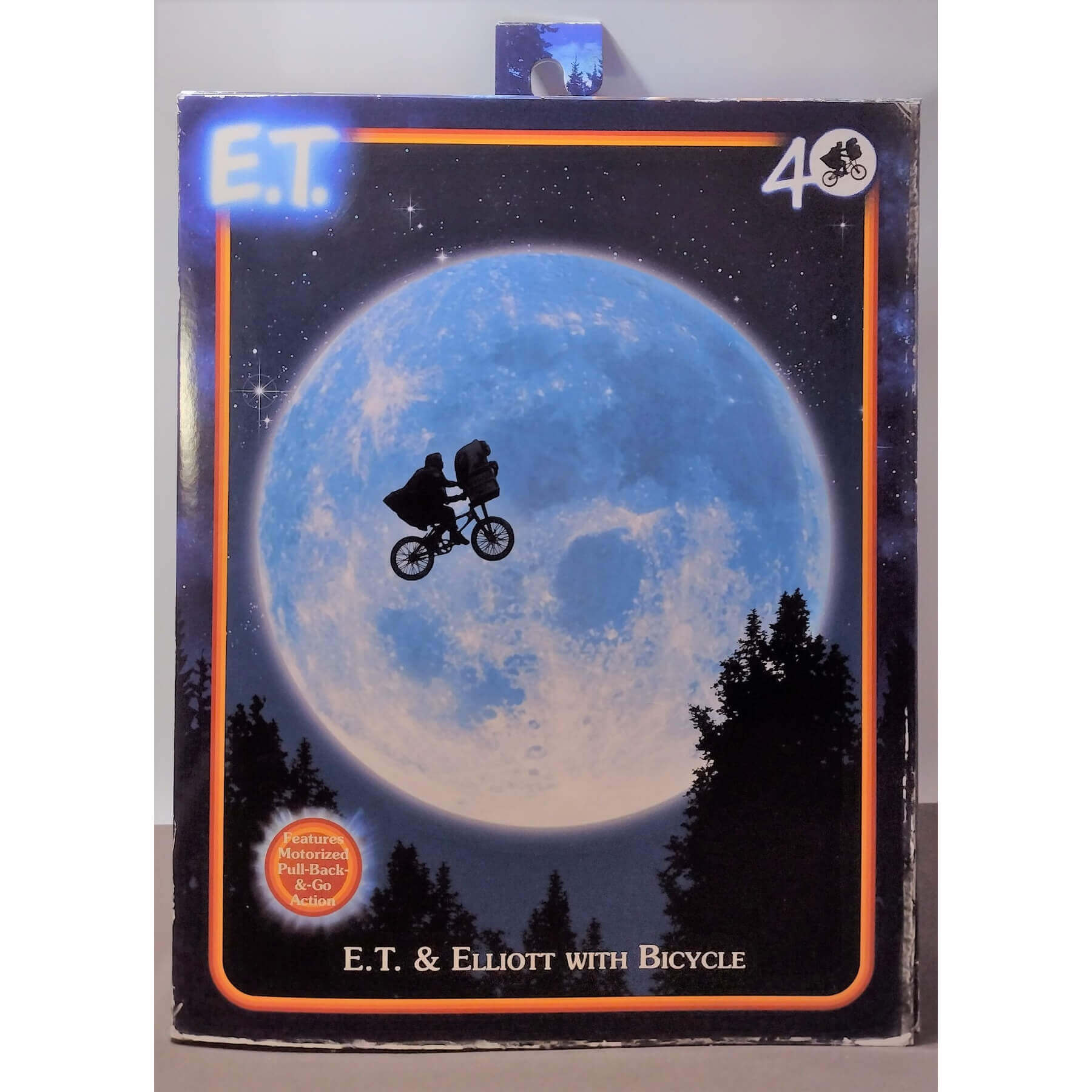 NECA E.T. The Extra-Terrestrial 40th Anniversary Elliott & E.T. on Bic